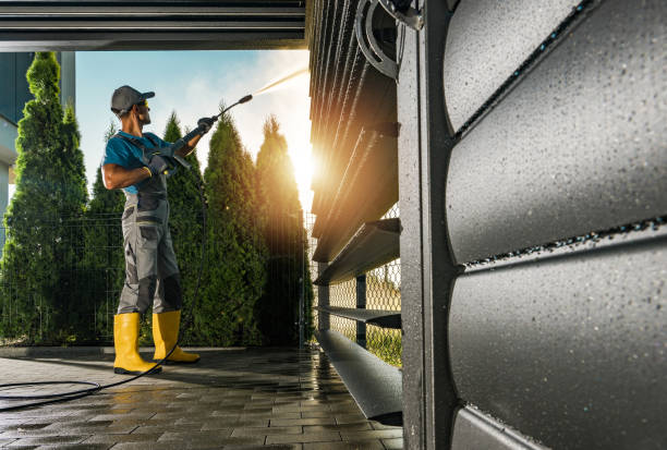 Best Animal Enclosure Cleaning  in Middletown, IN